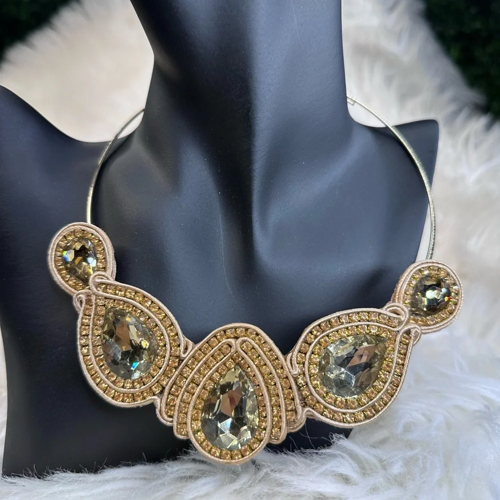 Nwt handmade stitched woven artesanal Elegant‎ Gold Statement Necklace
